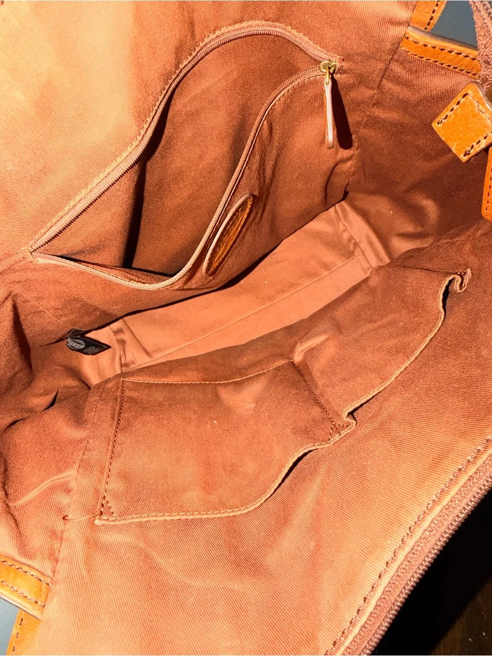 Fossil spacious leather